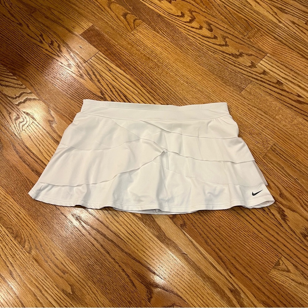 Like New Nike Mini Skirt Skort White Ruffle Scalloped Women’s Large Tennis Golf